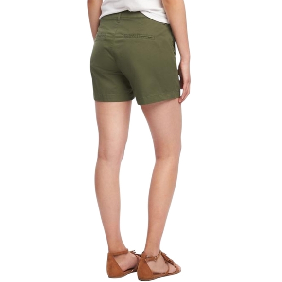 Old Navy Womens Everday Kahki Shorts Dark Green Size 14 - Picture 1 of 12